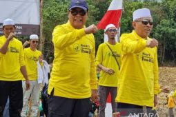 Gubernur Kalsel dan seribuan santri tanam cabe hingga mangga