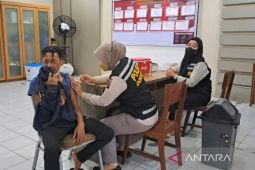 Polda Sumut vaksinasi puluhan mahasiswa asal Papua