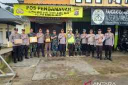 Polres Bangka Barat menyalurkan suplemen ke petugas posko pelayanan