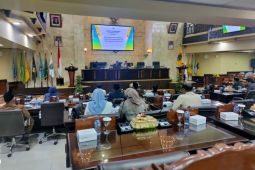 Penutupan masa sidang III 2022 DPRD Kalsel diwarnai intrupsi