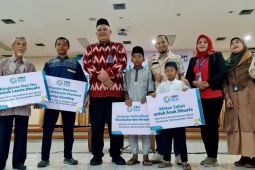 50 anak yatim dan dhuafa ikut khitanan sehat dari PLN Kalbar