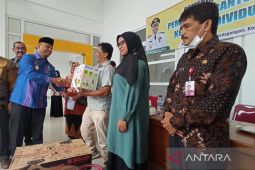 Puluhan pelaku UMKM dapat bantuan alat usaha