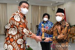 Wapres Ma'ruf Amin serahkan dua Penghargaan Proper Emas ke PT Timah