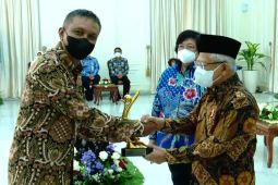 Wapres serahkan Proper Emas untuk Aqua-Mambal Bali yang terapkan sistem subak