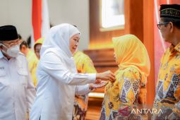 Ratusan pendonor darah di Jatim dianugerahi Satya Lencana