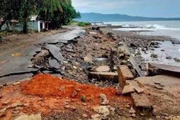 Ruas jalan di Leihitu Barat rusak parah karena abrasi