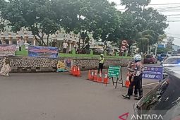 Jalur Puncak-Cianjur sementara ditutup karena pekerjaan di titik longsor