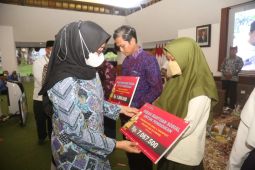 Pemkab Banyuwangi salurkan bantuan sosial guru swasta Rp16,9 miliar