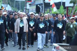 Ribuan santri di HSS ikuti jalan sehat sambil sholawat