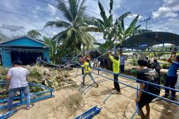 Tradisi gotong royong terus melekat pada warga Desa Mantimin