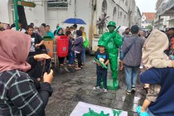 Seniman peran Kota Tua peroleh pendapatan Rp500-600 ribu per hari saat libur Natal dan tahun Baru