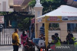 Polisi  kawal gereja di Medan pada ibadah tahun baru