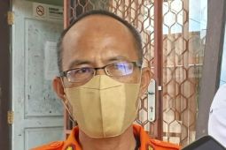 BPBD Bangka larang wisatawan mandi di pantai
