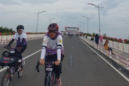 Ratusan pesepada ramaikan agenda "First Sunday Ride" 2023 di Surabaya
