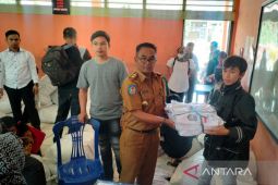 Dikbud Rejang Lebong mendistribusikan bantuan 8.584 seragam gratis
