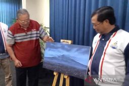 SBY melukis pemandangan Gunung Ciremai
