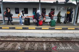Banjir Semarang surut, perjalanan KA di Daop 8 mulai normal