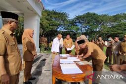 Wabup Bone Bolango minta Kades aktif turunkan angka kemiskinan