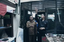 Walikota Serang tinjau kantor Diskoperindagkop yang hangus terbakar