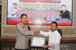 Kapolres Tapsel dapat penghargaan dari Kontras Independent