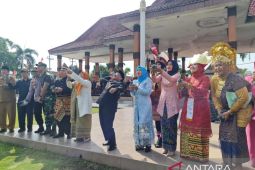 Hari Amal Bhakti, pegawai Kemenag Situbondo kenakan pakaian adat