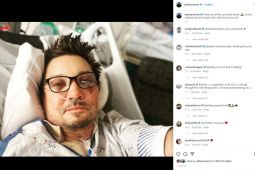 Jeremy Renner unggah swafoto pascakecelakaan