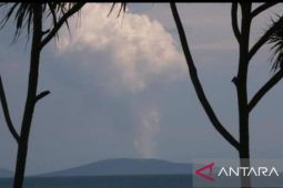 Gunung Anak Krakatau erupsi lagi