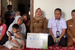 Bupati Mojokerto serahkan santunan kematian peserta BPJS ketenagakerjaan