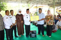 Bupati Kotabaru serahkan bantuan peralatan Mushola