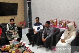 Mensos Risma beri santunan keluarga mahasiswa tersetrum listrik di Semarang