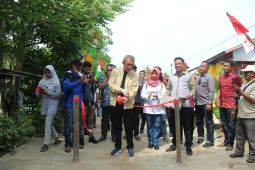 Sutarmidji serahkan bansos untuk masyarakat terdampak banjir