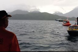 Basarnas bantu speedboat rute Sofifi-Ternate yang dihantam gelombang