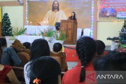 Karolin hadiri perayaan Natal di Desa Amboyo