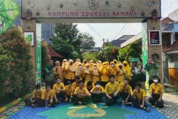 Siswa SMP Muhammadiyah 1 Sidoarjo belajar ke Kampung Edukasi Sampah