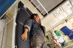 Disnakertrans Jambi menjenguk korban ledakan tangki migas di Tanjabbar