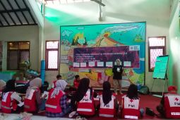 Relawan PMI diberikan edukasi penanganan KLB pascabencana