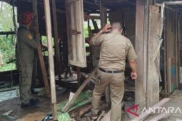 Satpol PP-Polri bongkar  warung remang - remang di Padang Sidempuan