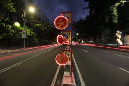 Sambut Imlek, Pemkot Surabaya mulai pasang ornamen khas pecinan