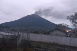 Gunung Kerinci kembali mengalami erupsi selama 13 menit