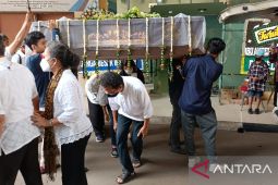 Keluarga korban mutilasi, Angela lakukan tradisi "brobosan" sebelum pemakaman