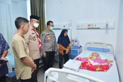 Wali Kota Jambi jenguk anak warga Muarojambi pengidap hidrosefalus