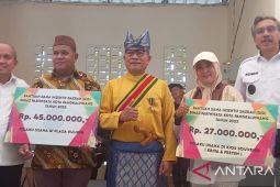 Kepala Staf Kepresidenan serahkan DID Rp1,4 miliar bantu UMKM Pangkalpinang