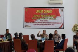 Kapolda Kalbar gelar "Jumat Curhat" di Badau perbatasan Indonesia