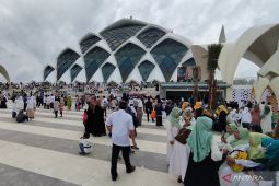Bocah yang jatuh dari lantai dua Masjid Al Jabbar Bandung wajahnya cedera