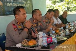 Polres Bangka Barat bantu alat keselamatan nelayan Desa Kundi