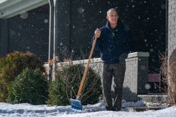 Belajar memproses duka lewat peran Tom Hanks di "A Man Called Otto"