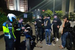 Satlantas Polres Karawang hentikan aksi balapan liar sekelompok pemuda