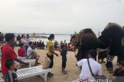 400 kendaraan pengunjung padati Pantai Sanur di libur hari raya