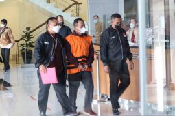 KPK tahan tersangka kasus korupsi di PT Aneka Tambang, kerugian negara ditaksir Rp100,7 miliar