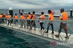 Jembatan penghubung ponton pelabuhan di Nusa Penida sudah diperbaiki